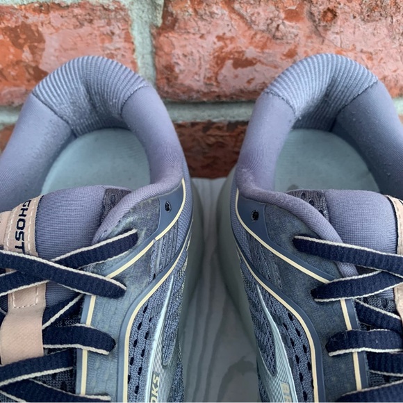 Brooks Ghost 12 Running Athletic Sneakers Shoes - Picture 7 of 13